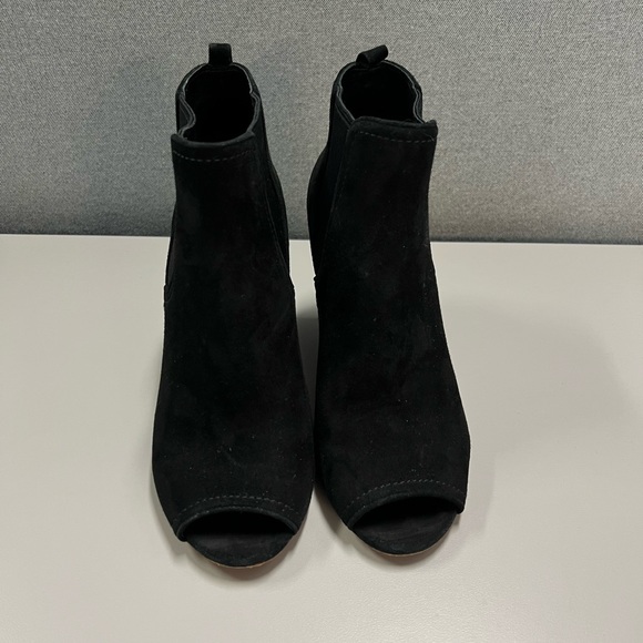 Tory Burch Gemma Peep Toe Suede Booties Size 7 - Picture 3 of 10